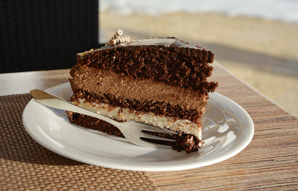 Kuchenstück im Eiscafé